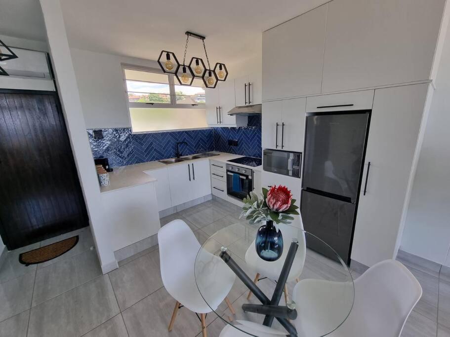 Apartment 1006 La *