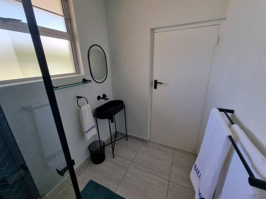 Apartment 1006 La